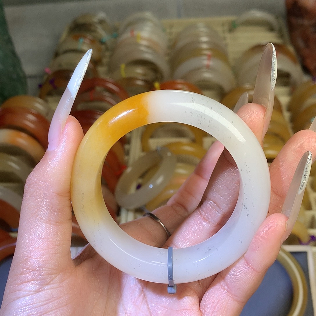 石英质玉（黄龙玉）未镶嵌手镯