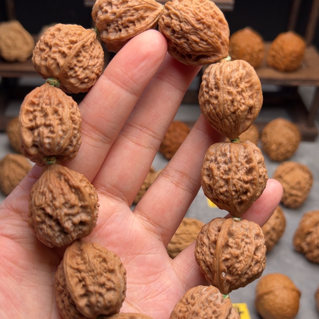 桃核吊坠梦中情鸡手持25左右