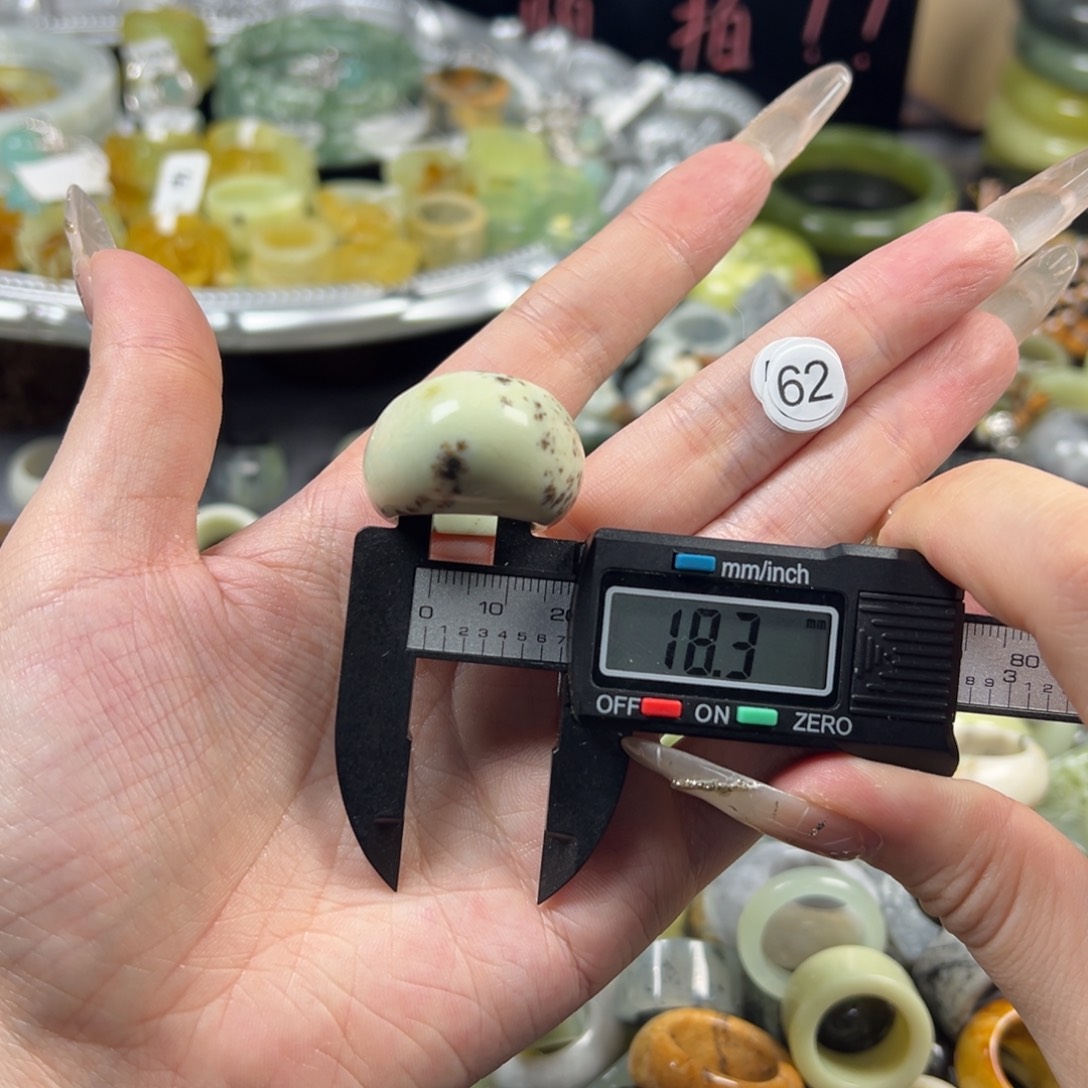 蛇纹石玉未镶嵌戒指