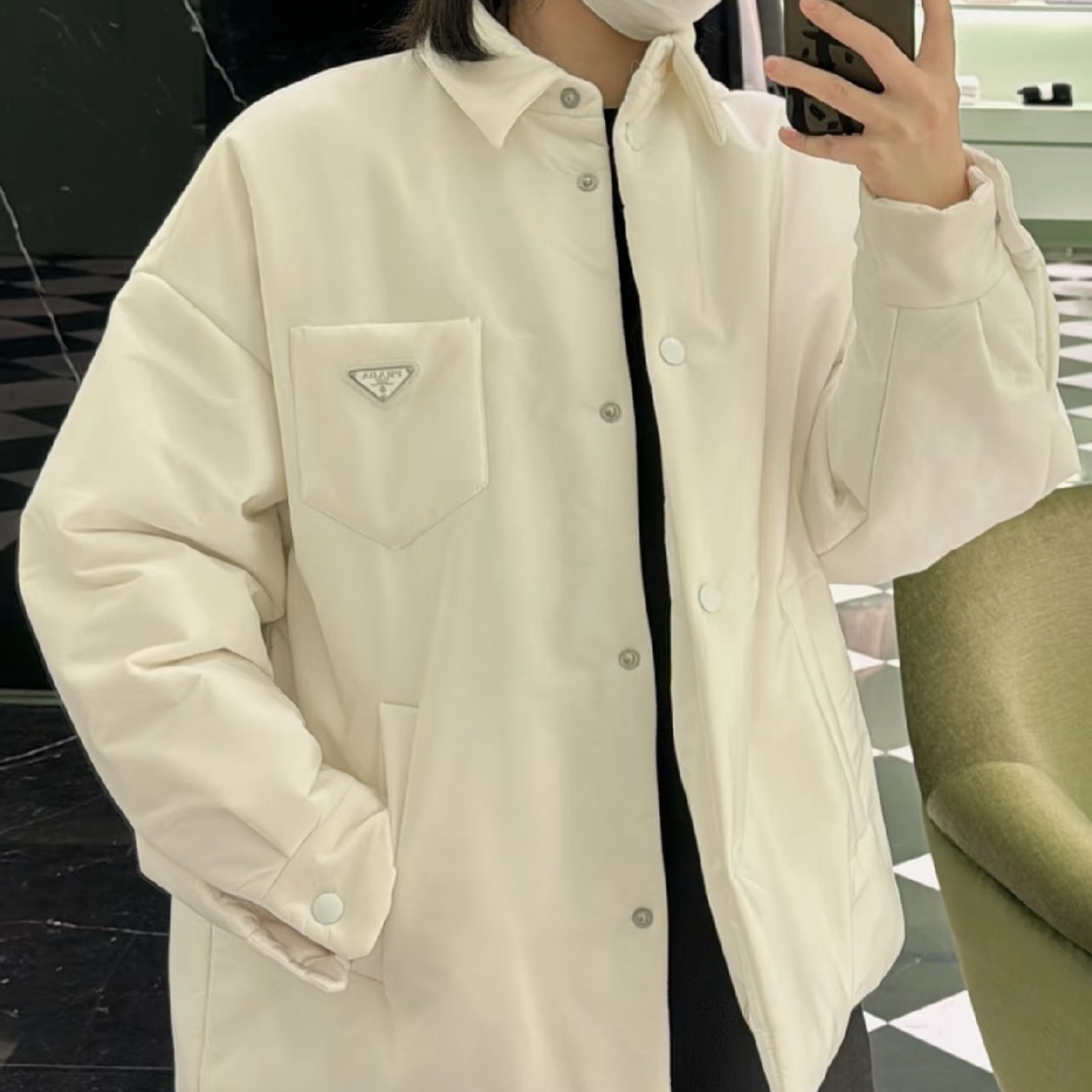 99新 Prada/普拉达 D500549/白色三角标棉服/38码