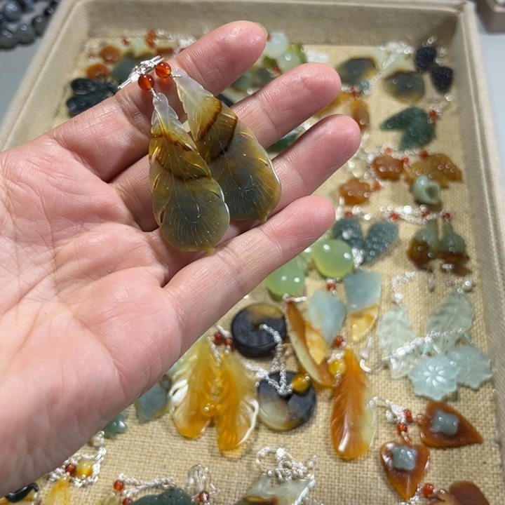 蛇纹石玉耳饰未镶嵌