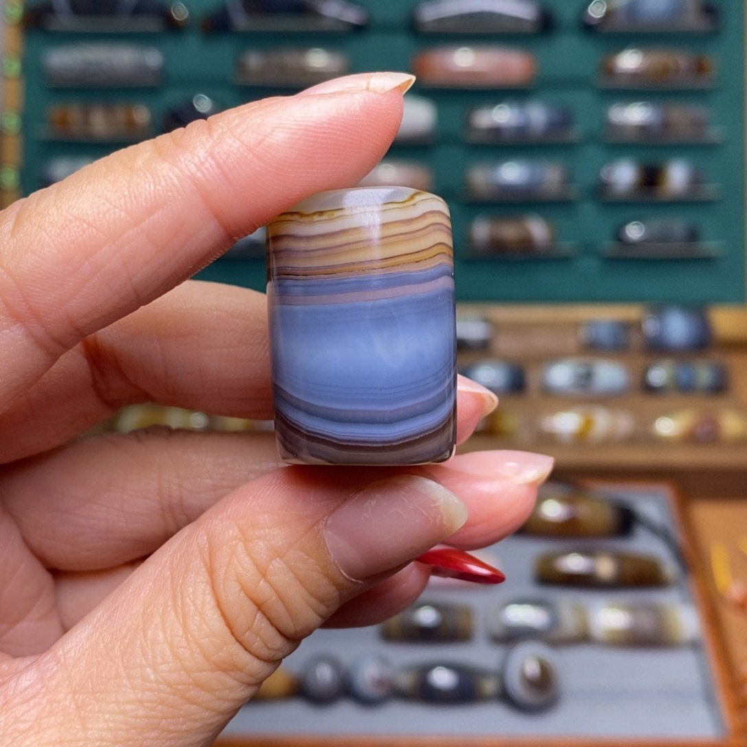 贾***学玛瑙/玉髓未镶嵌珠宝半成品