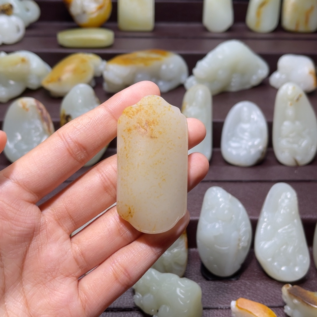 o***米和田玉未镶嵌颈饰