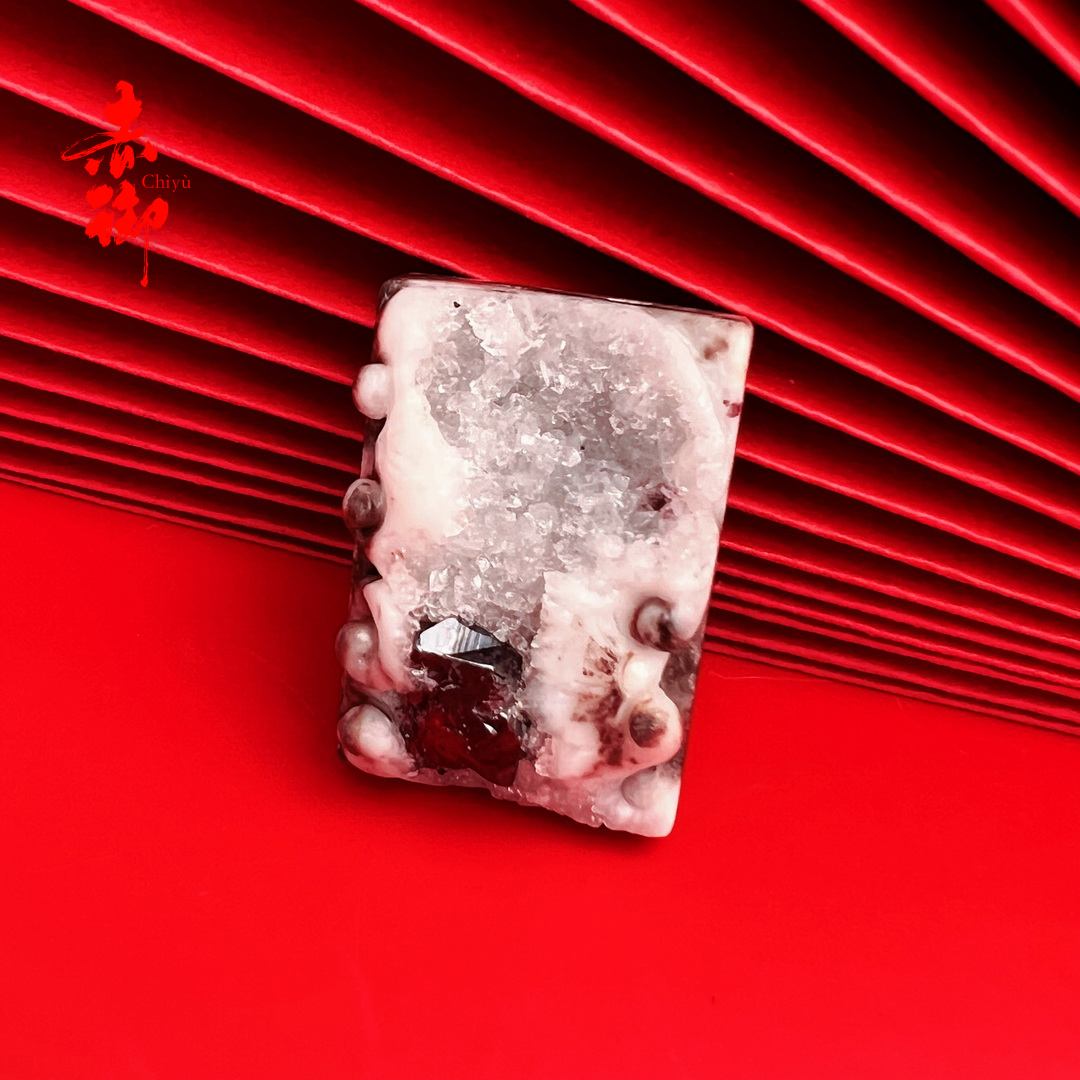 天然辰砂赤御朱砂矛头单晶体水晶标本无事牌万山天然朱砂簇聚宝盆