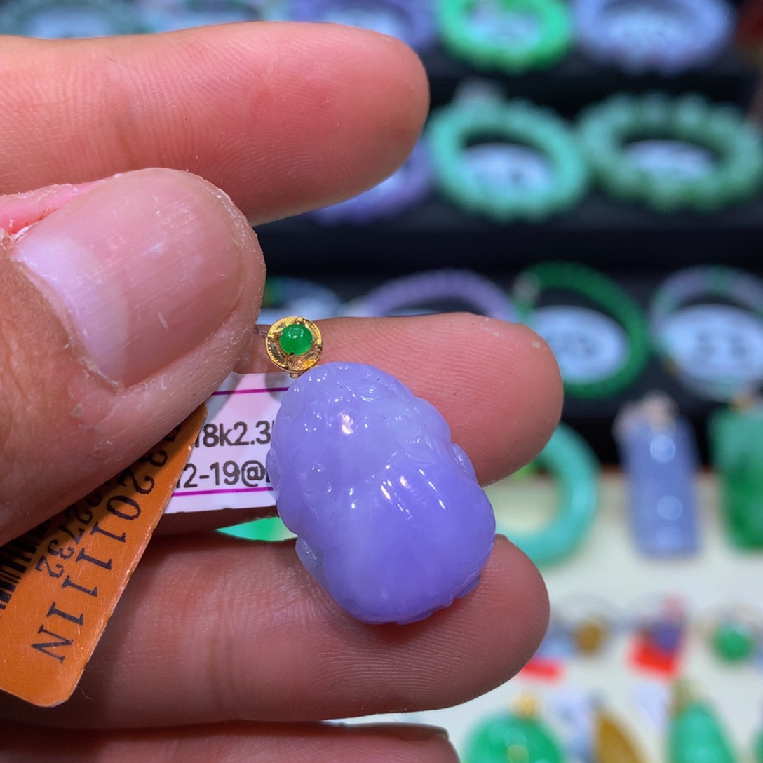 翡翠18K金镶嵌颈饰