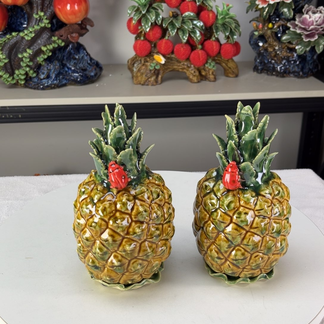 陶瓷一对菠萝长10高19