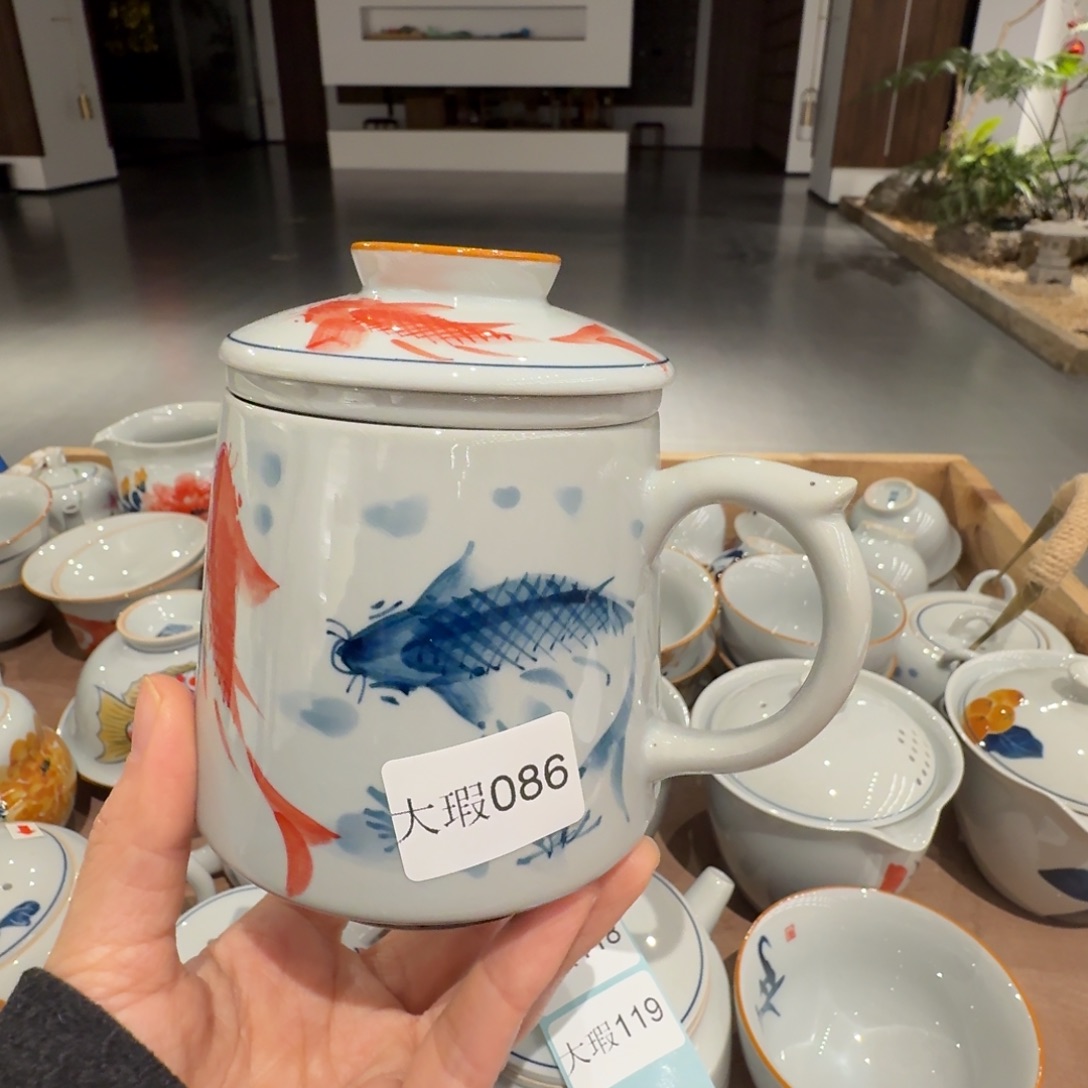 釉下手绘茶具微瑕