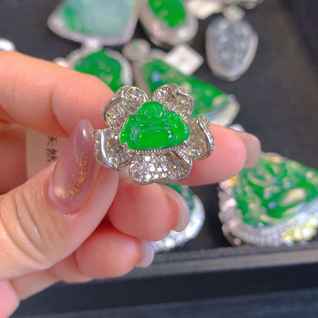 翡翠颈饰未镶嵌翡翠