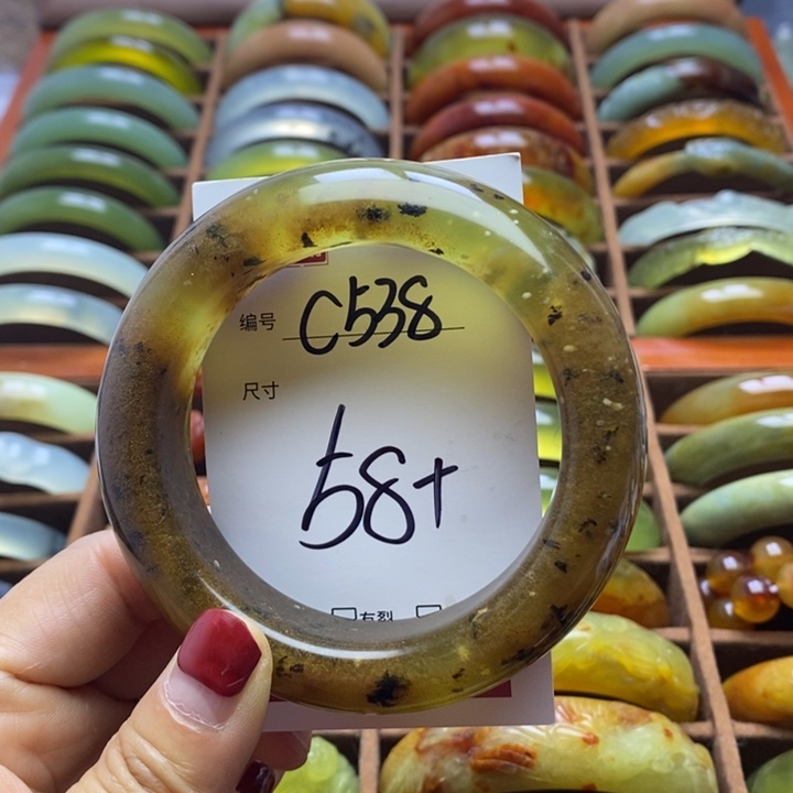 蛇纹石玉手镯未镶嵌