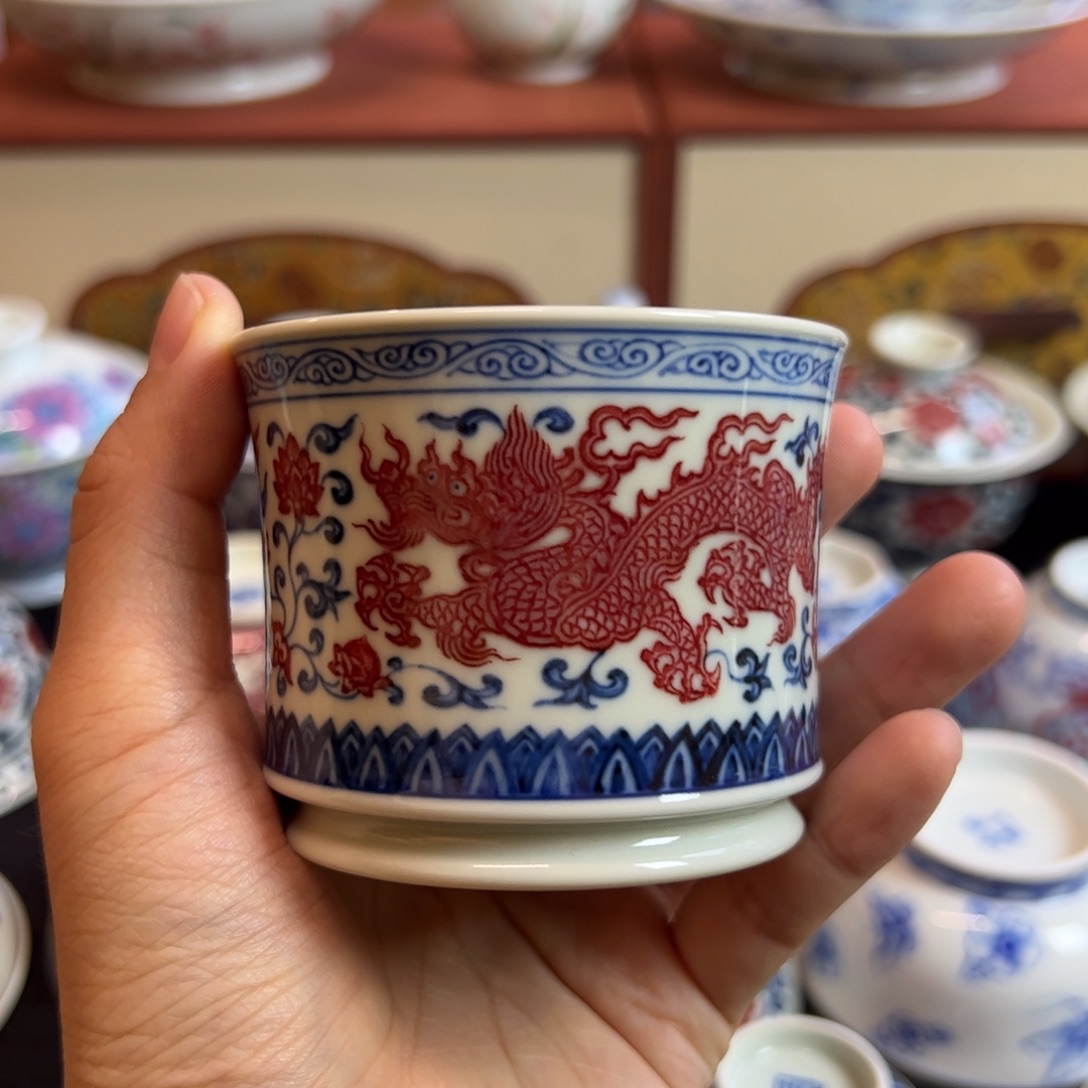 釉里红双龙容天杯