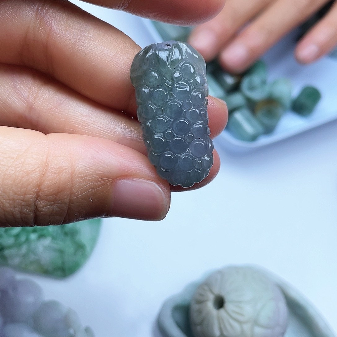 翡翠挂件未镶嵌翡翠