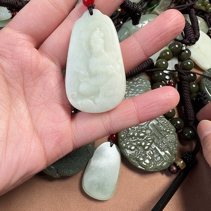 和田玉颈饰未镶嵌