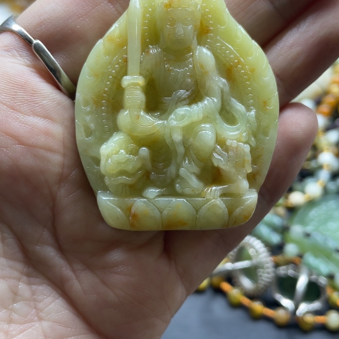 蛇纹石玉挂件未镶嵌