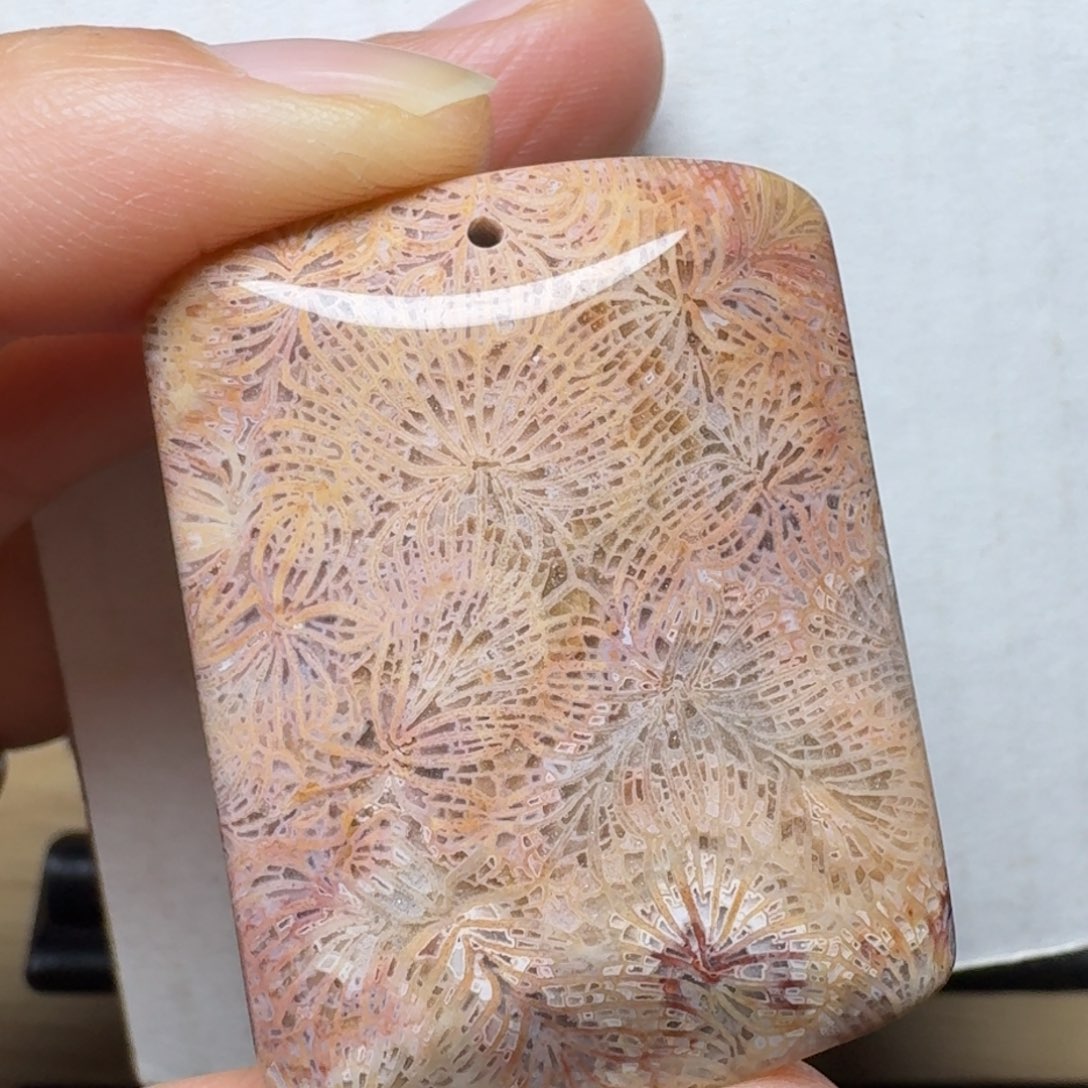 硅化玉紫粉满凤尾，可盘未镶嵌