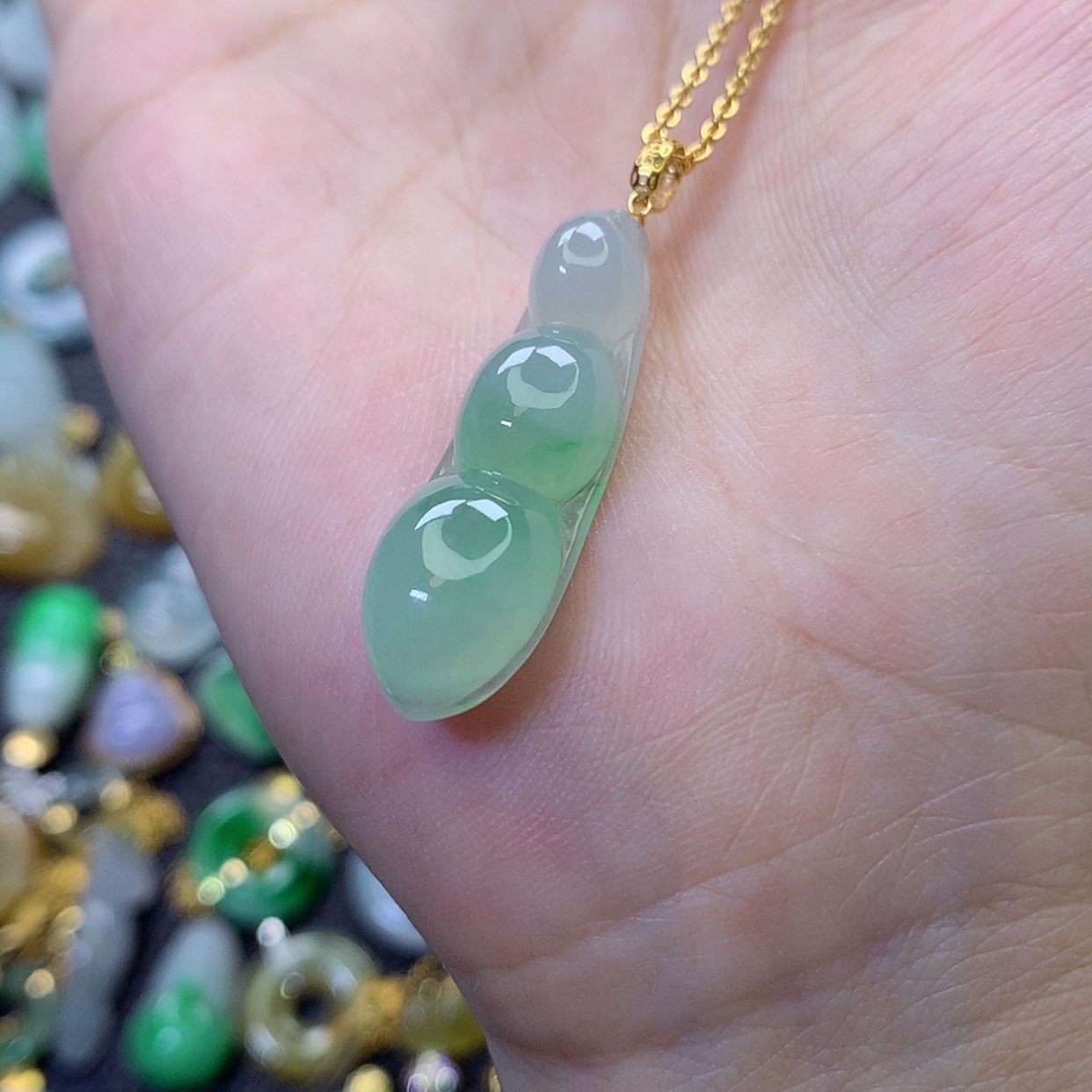 【闪购商品】吊坠(赠链)18K金镶嵌翡翠