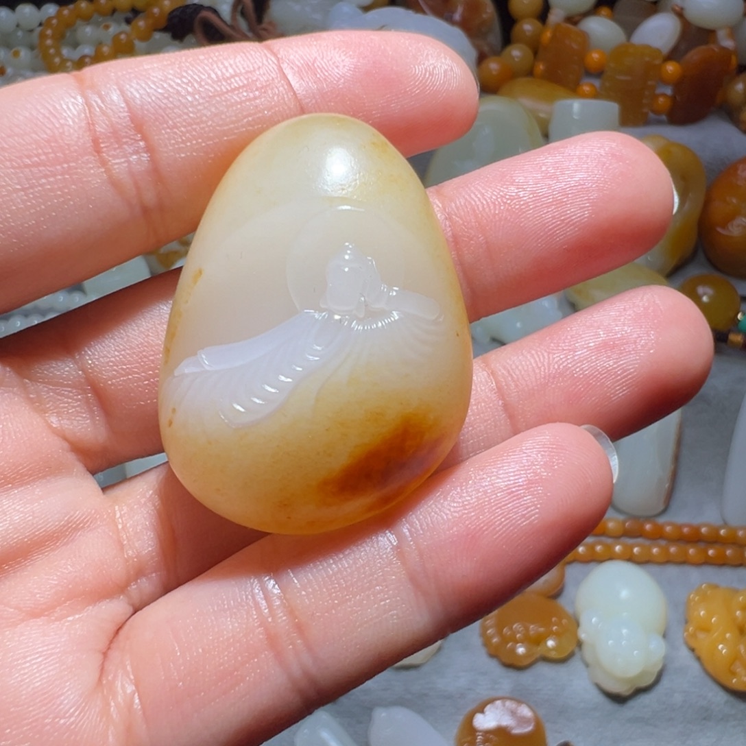 浅***D和田玉未镶嵌挂件