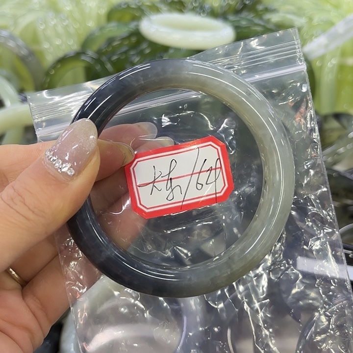 大***家蛇纹石玉未镶嵌手镯