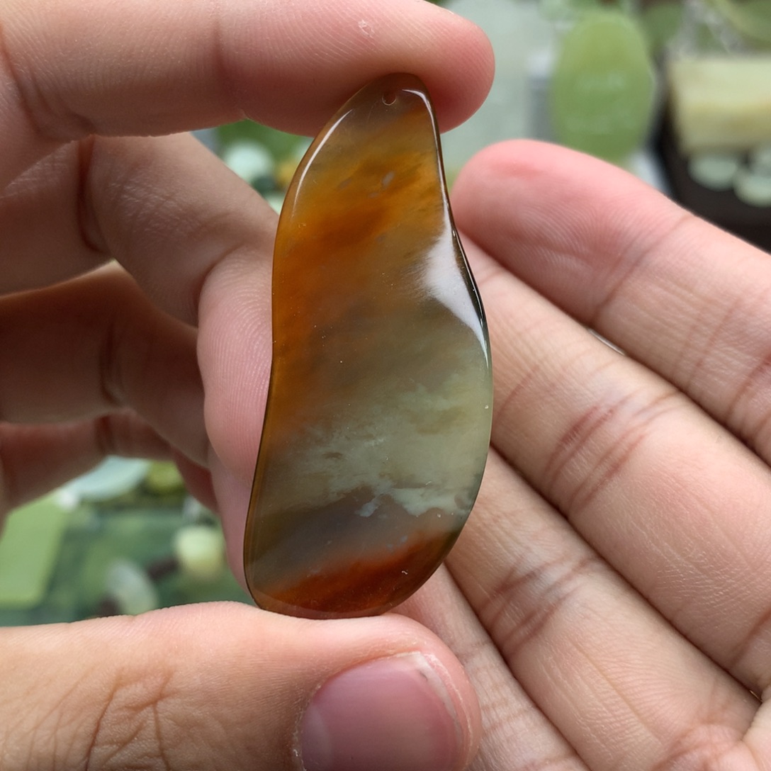 岫玉未镶嵌吊坠(赠链)