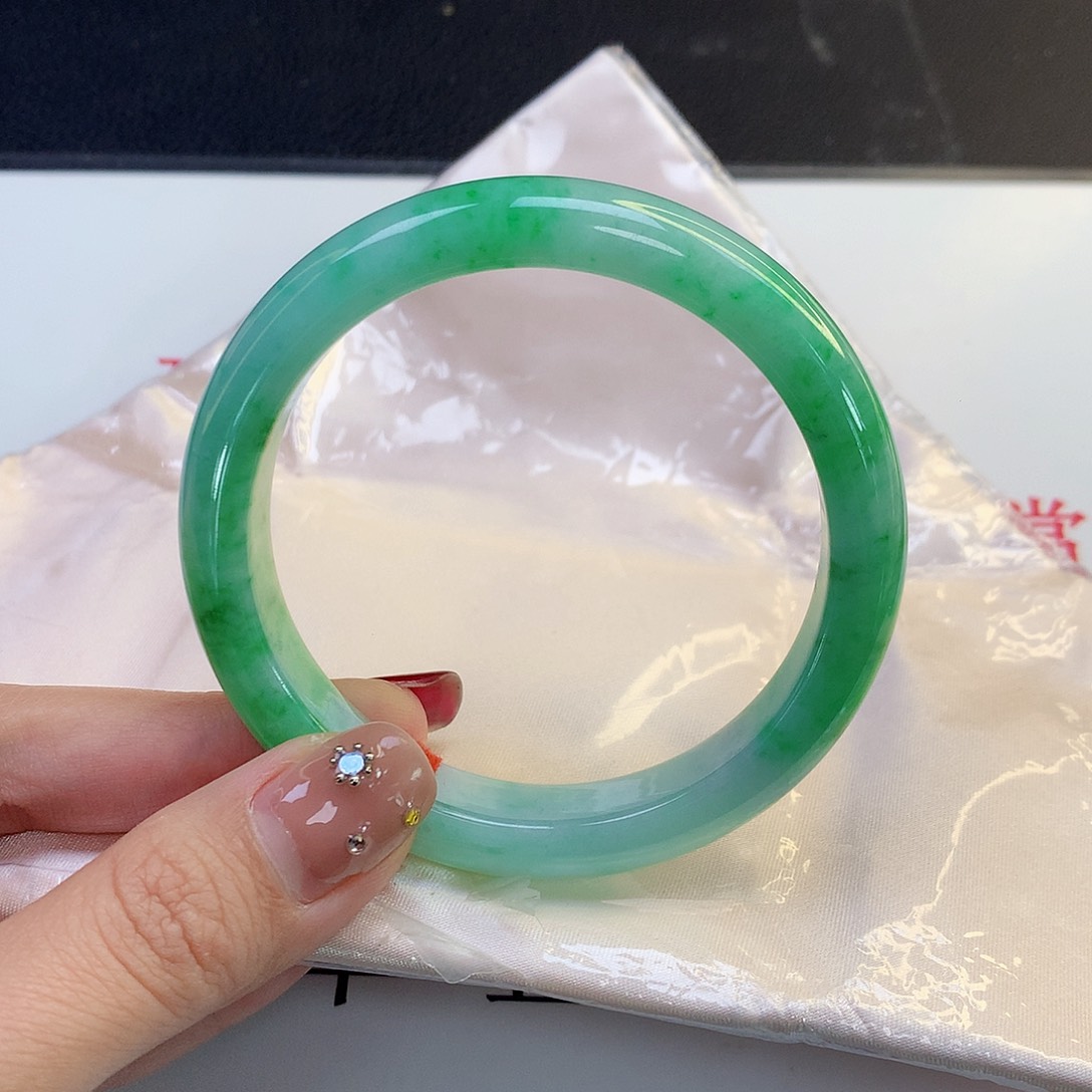 翡翠手镯未镶嵌天然翡翠A货812