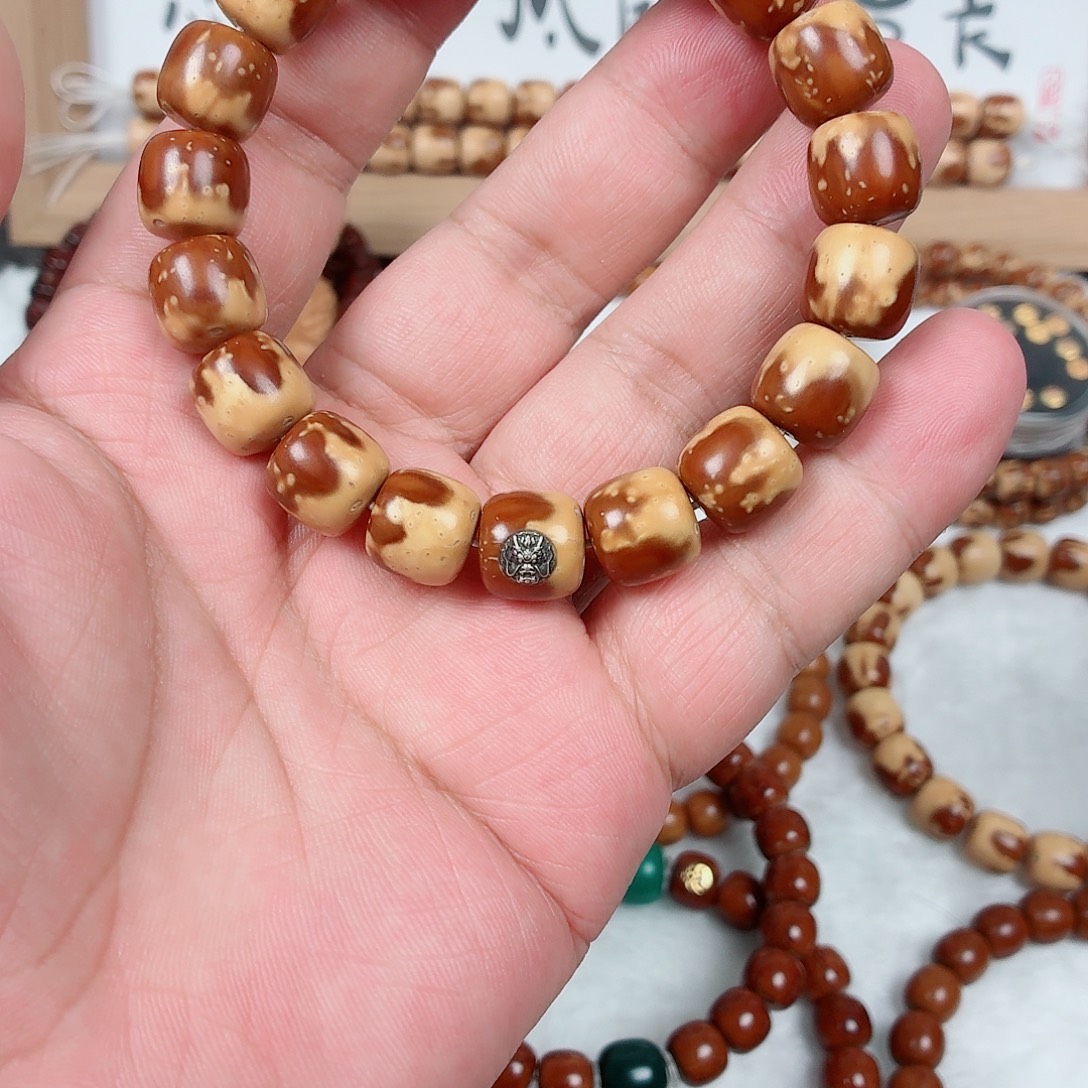手串紫金鼠半山半水老型，油核半实心