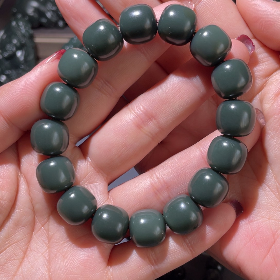 和田玉（青玉）手串未镶嵌克****曲