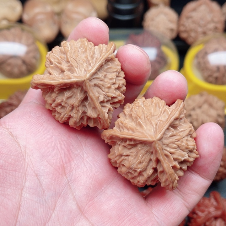 文玩核桃把件盘山三棱奔40×40×39