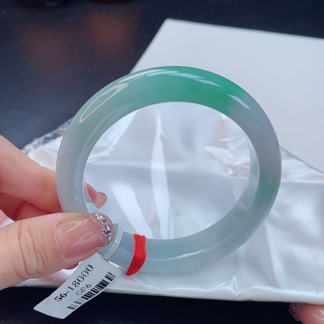 翡翠手镯未镶嵌翡翠