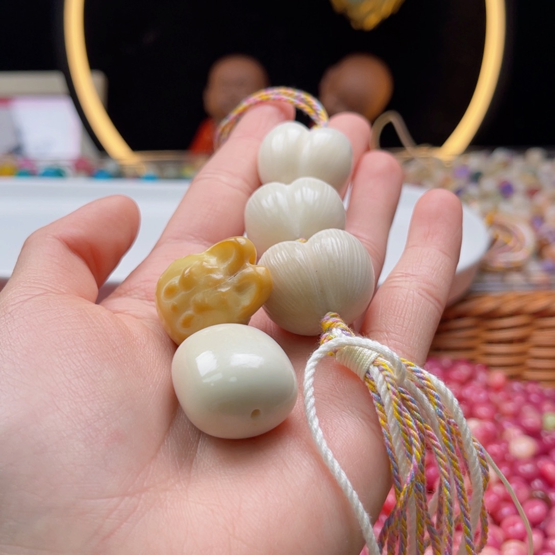 吊坠白玉菩提f21+mm/拉丝屁桃包挂瑕