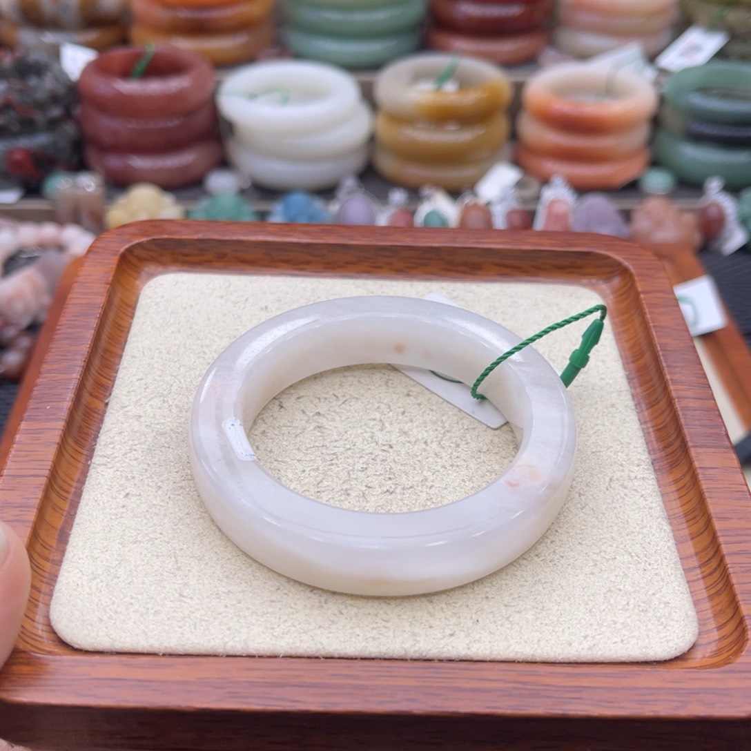 石英质玉未镶嵌手镯