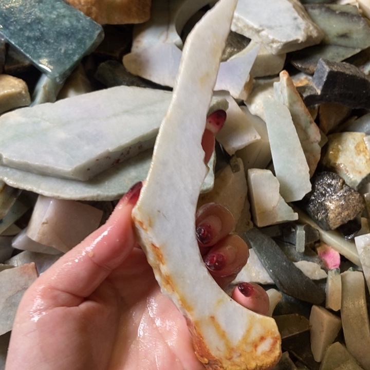 翡翠颈饰未镶嵌天然翡翠