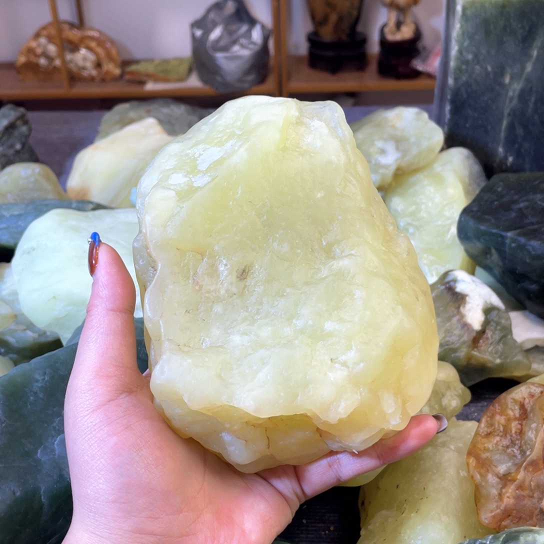 蛇纹石玉未镶嵌中国四大名玉简易