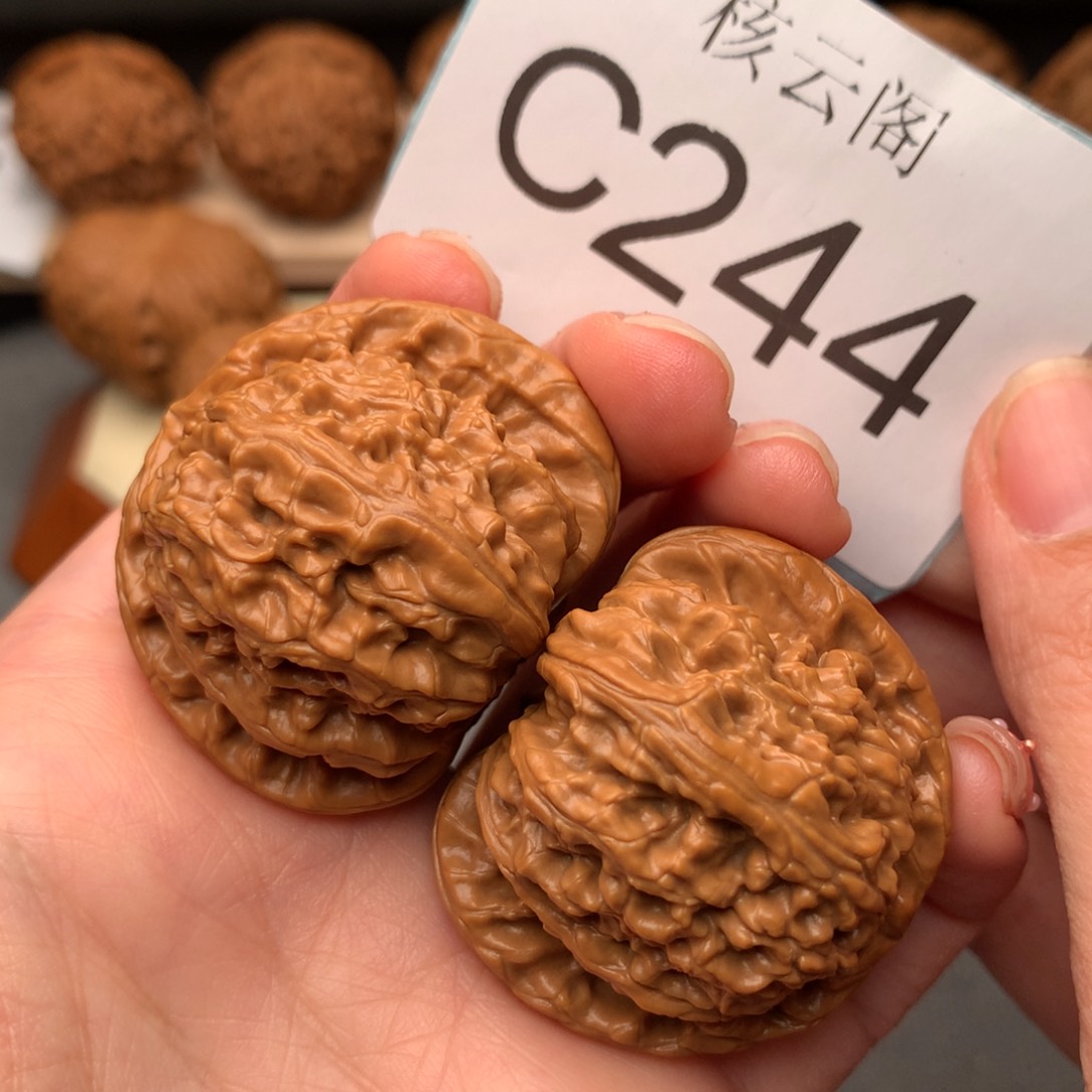 文玩核桃把件40白狮子