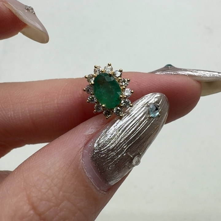 祖母绿颈饰未镶嵌