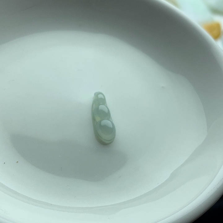 翡翠未镶嵌挂件冰豆子