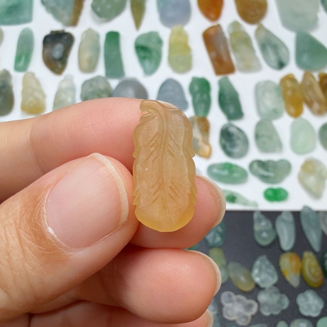 定制翡翠未镶嵌羽毛