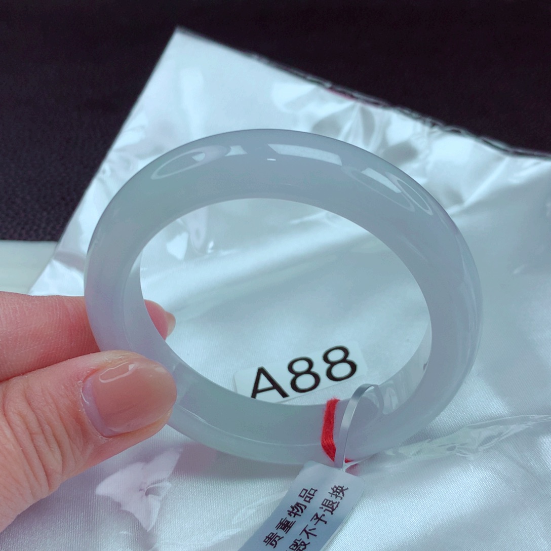 翡翠手镯未镶嵌手镯88