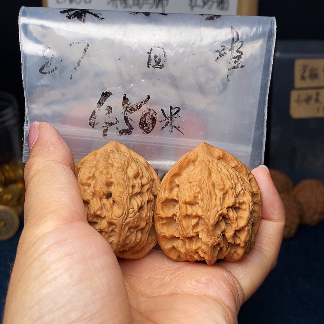 q***r把件文玩核桃梨木台