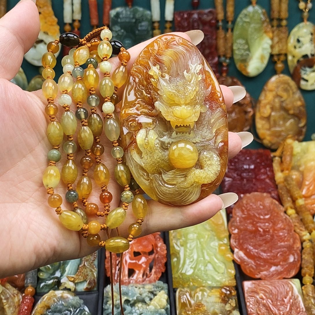 闲***趣蛇纹石玉未镶嵌颈饰精品龙