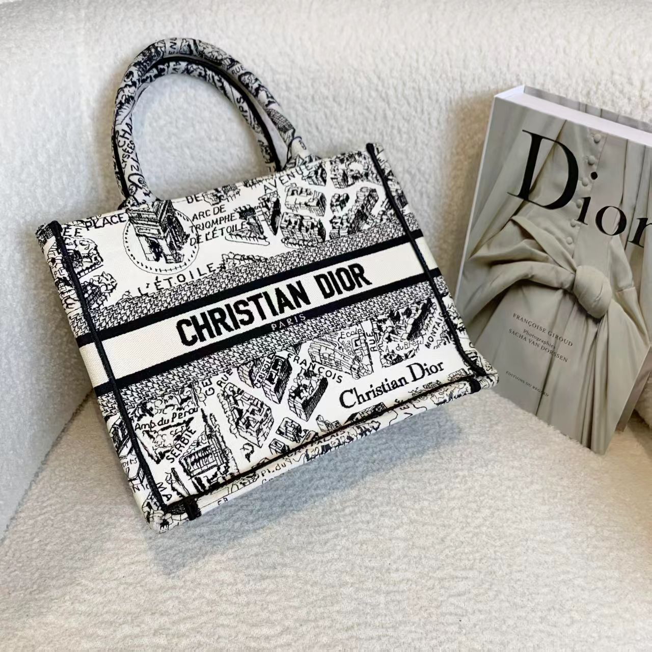 95新 DIOR/迪奥 巴黎地图刺绣tote 72678155/12期免息/代卖服务