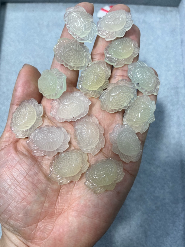 岫玉雕刻小荷花，随机发货其中一款