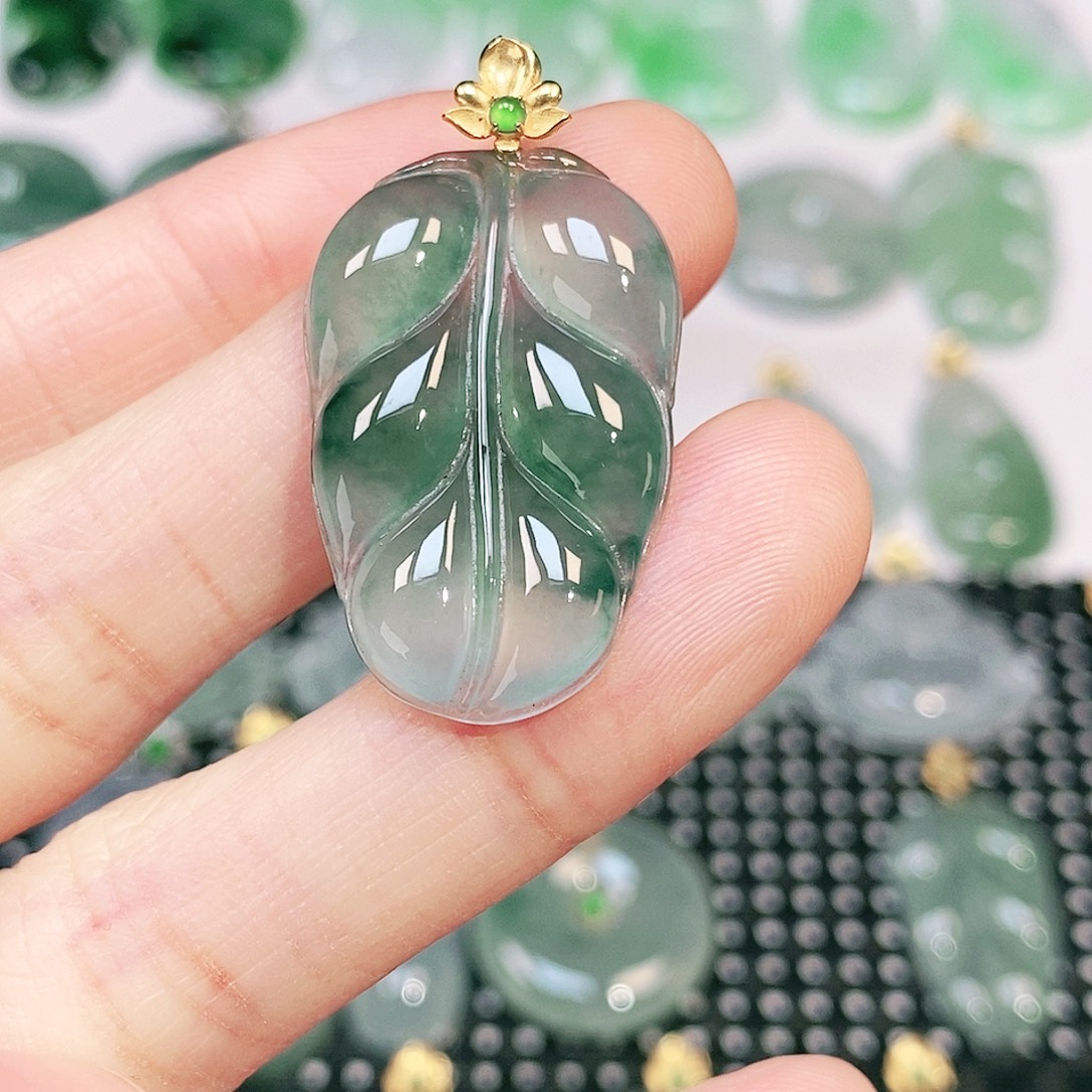 翡翠18K金镶嵌颈饰