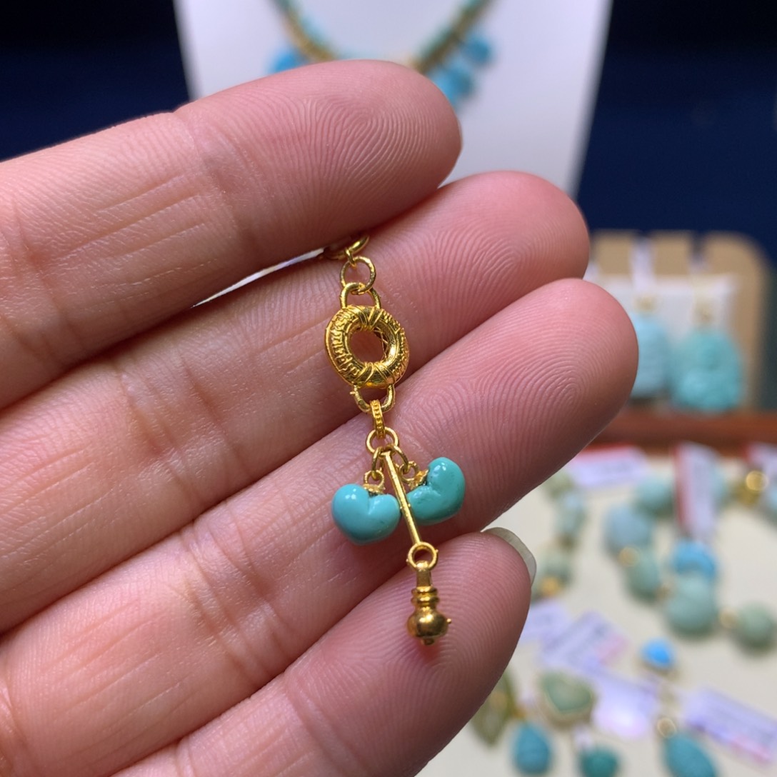 绿松石吊坠18K金镶嵌