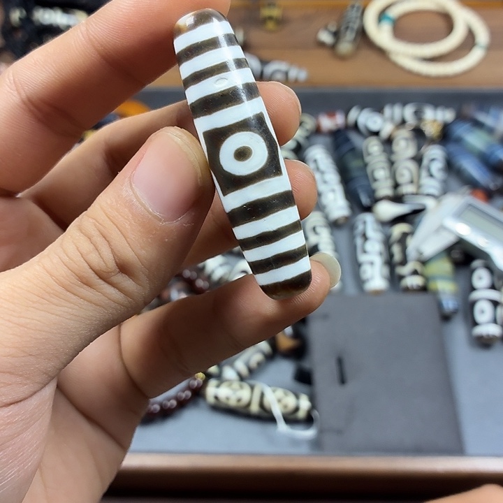 来***式玛瑙/玉髓未镶嵌颈饰