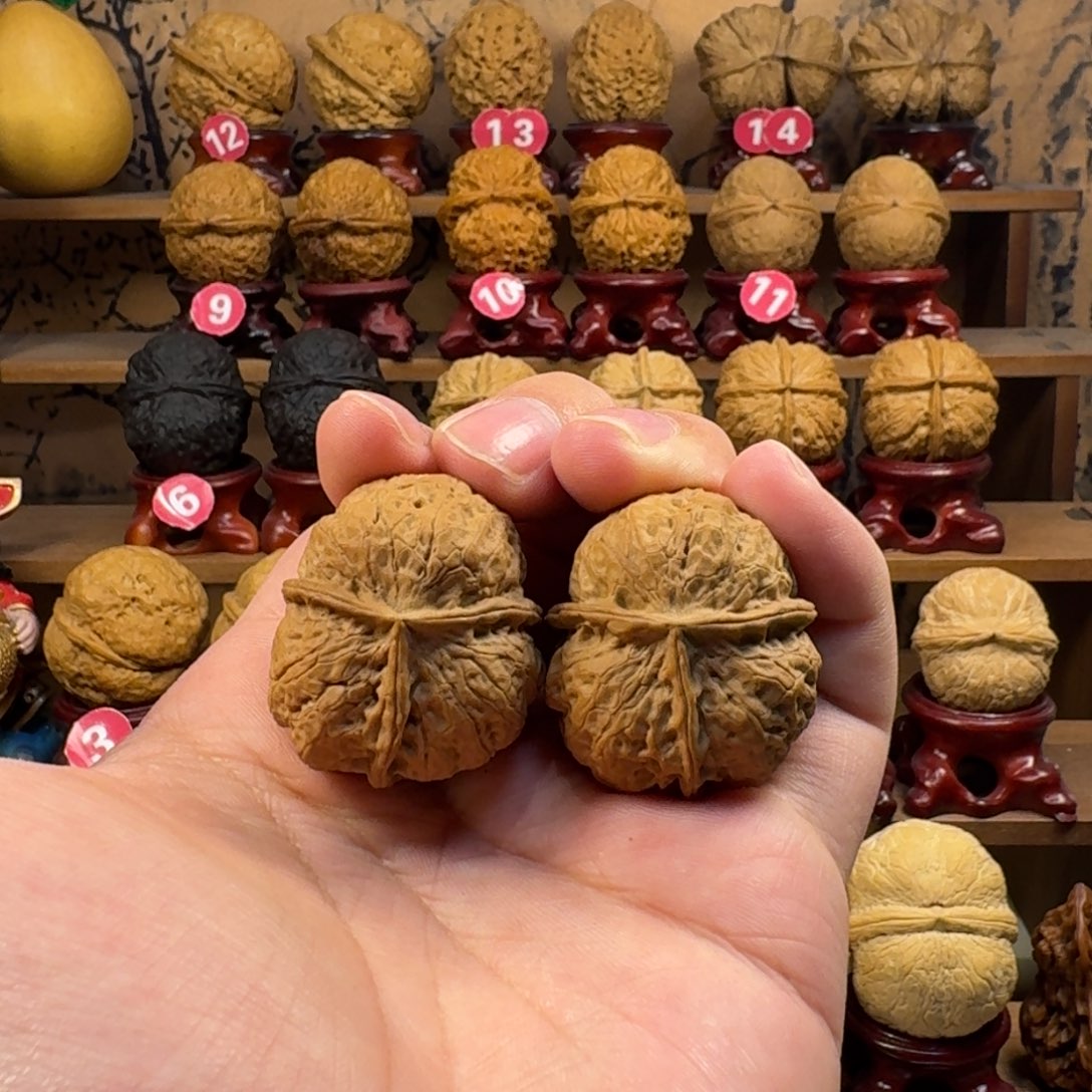 铁核桃把件磐石三棱