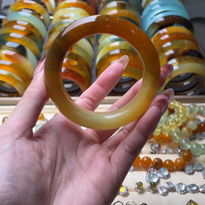 蛇纹石玉手镯未镶嵌55.6