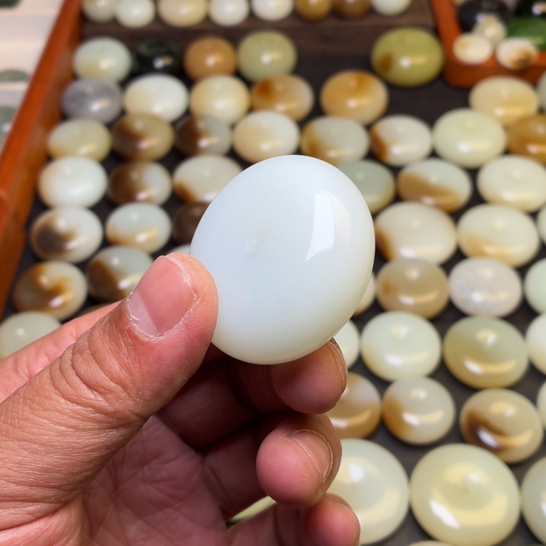 Y***·和田玉未镶嵌颈饰