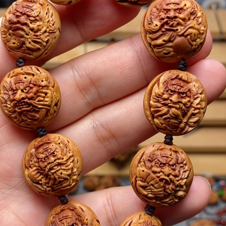 桃核雕刻钟馗手串