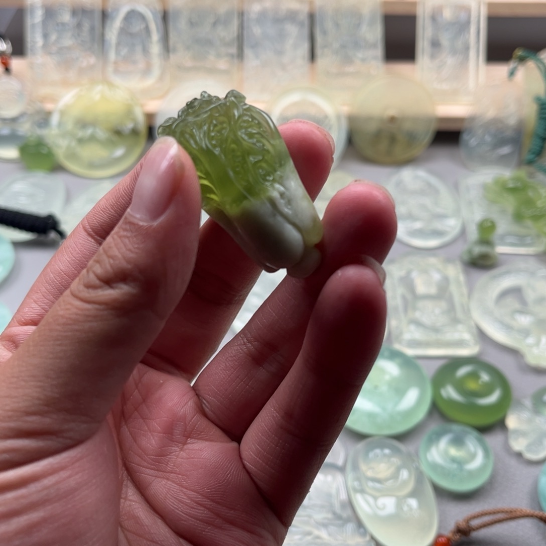 蛇纹石玉未镶嵌颈饰