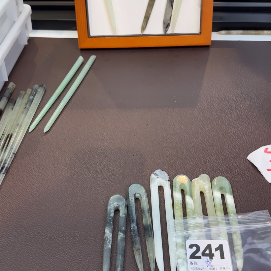 繁****蛇纹石玉合金发饰