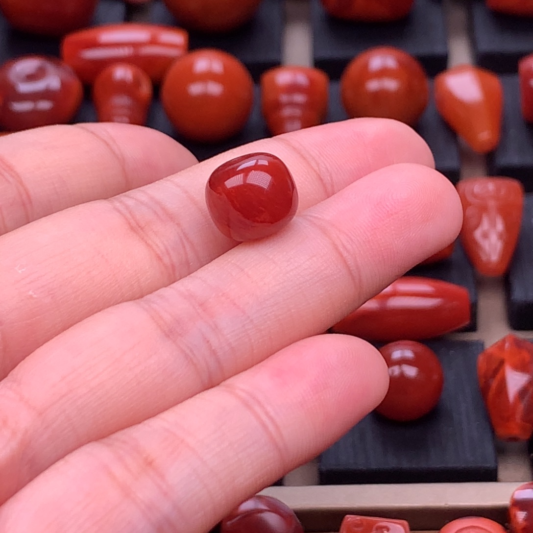 南红玛瑙未镶嵌原矿牛血火焰老型单珠11mm